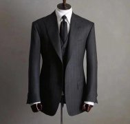 南(nán)京西(xī)服定做(zuò)公司提供幾個(gè)西(xī)服日(rì)常保養注意點