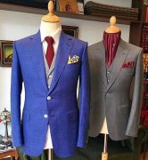 南(nán)京西(xī)服定做(zuò)需要(yào)找專業(yè)的(de)服裝設計(jì)公司來(lái)定制(zhì)