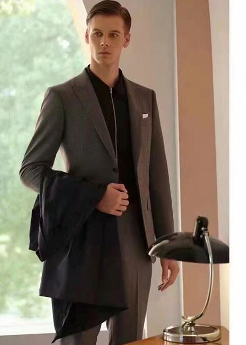 南(nán)京高(gāo)級白(bái)領西(xī)服定做(zuò)