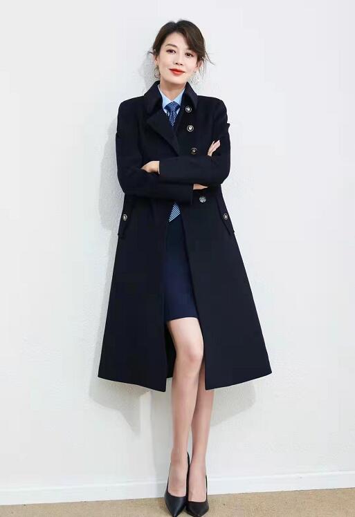 南(nán)京西(xī)服定做(zuò)公司可(kě)以為(wèi)職場(chǎng)精英人(rén)士定制(zhì)長(cháng)款大(dà)衣